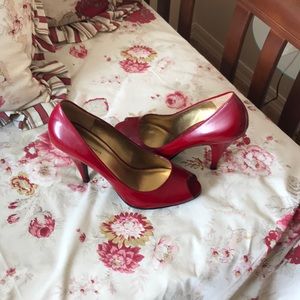 Peep toe patent leather